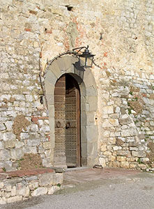 Portone d'ingresso del Castello di Meleto, Gaiole in Chianti.