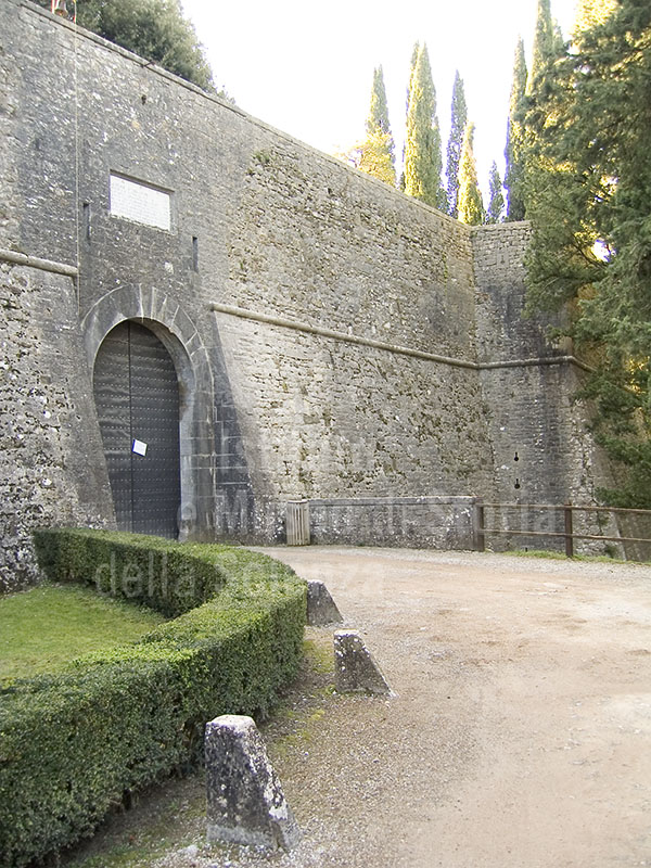 Il portone di accesso al Castello di Brolio, Gaiole in Chianti.