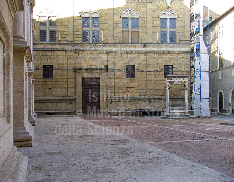 Palazzo Piccolomini seen from the square, Pienza.