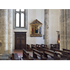 L'interno della Cattedrale di Pienza con le pareti sgombre da affreschi secondo l'editto di Pio II.