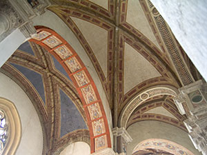 Le volte della Cattedrale di Pienza. Da notare la centinatura metallica posta a causa dei cedimenti fondali.