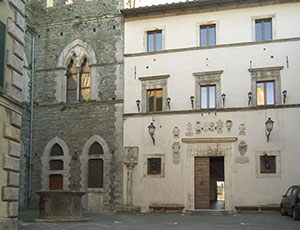 Palazzo comunale di San Casciano dei Bagni, antica sede della Farmacia.