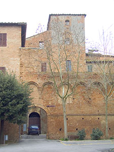 Una delle porte di accesso alla Grancia di Cuna, Monteroni d'Arbia.
