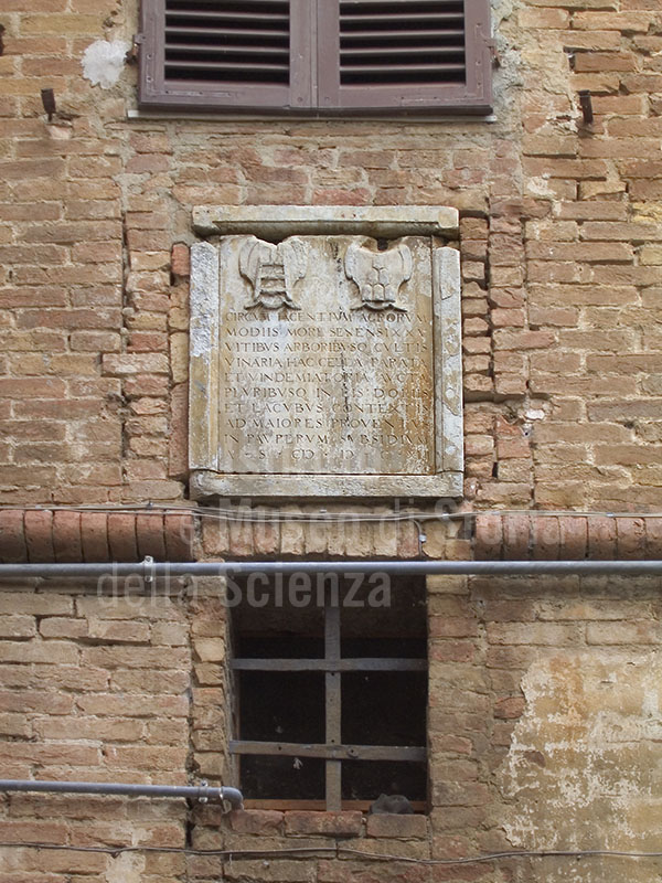 Latin inscription on the wall of the Cuna Grange, Monteroni d'Arbia.