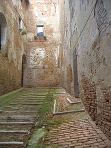 Inner courtyard of the Cuna Grange, Monteroni d'Arbia.