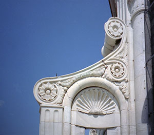 La decorazione di uno dei contrafforti della lanterna della Cupola di Santa Maria del Fiore, Firenze.