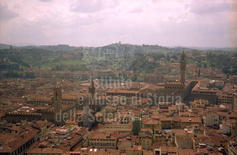 Panorama dalla Cupola del Duomo di Firenze. Sono riconoscibili il Bargello, la Badia fiorentina, Palazzo Vecchio e gli Uffizi.
