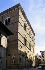 L'edificio di Orsanmichele visto da Via de' Lamberti, Firenze.