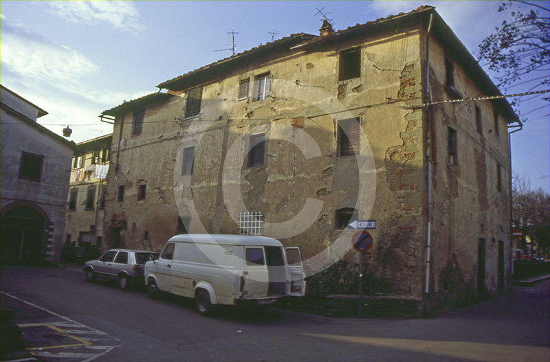 Unbaked clay building, Terranuova  Bracciolini.
