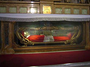 The body of Roberto Bellarmino (Church of Sant'Ignazio di Loyola in Campo Marzio, Roma).